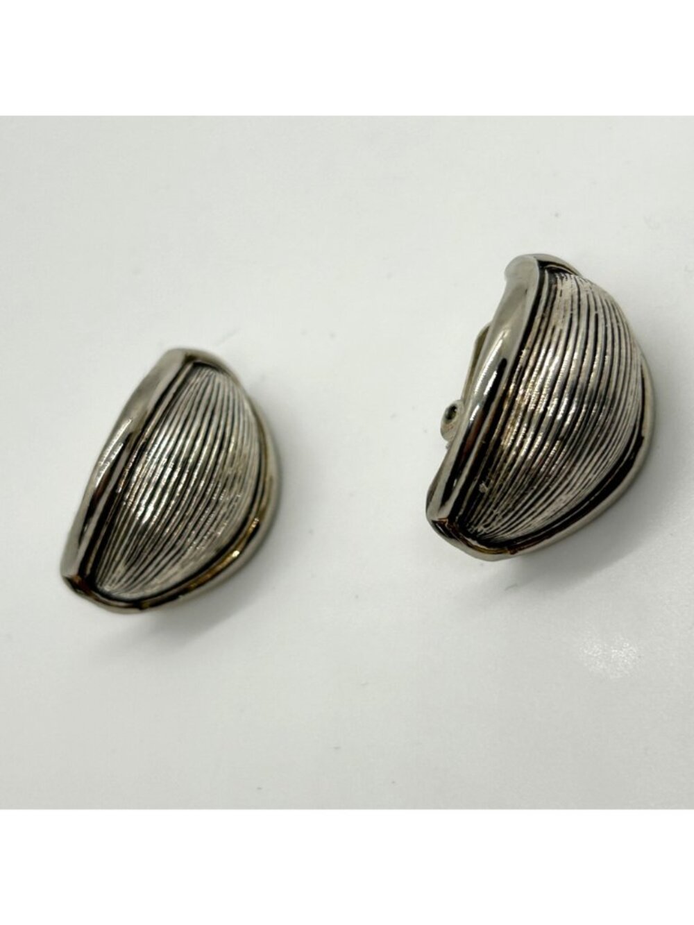 Vintage Silver-Tone Ribbed Clip-On Earrings Chunky Teardrop Dome Statement - Picture 3 of 10